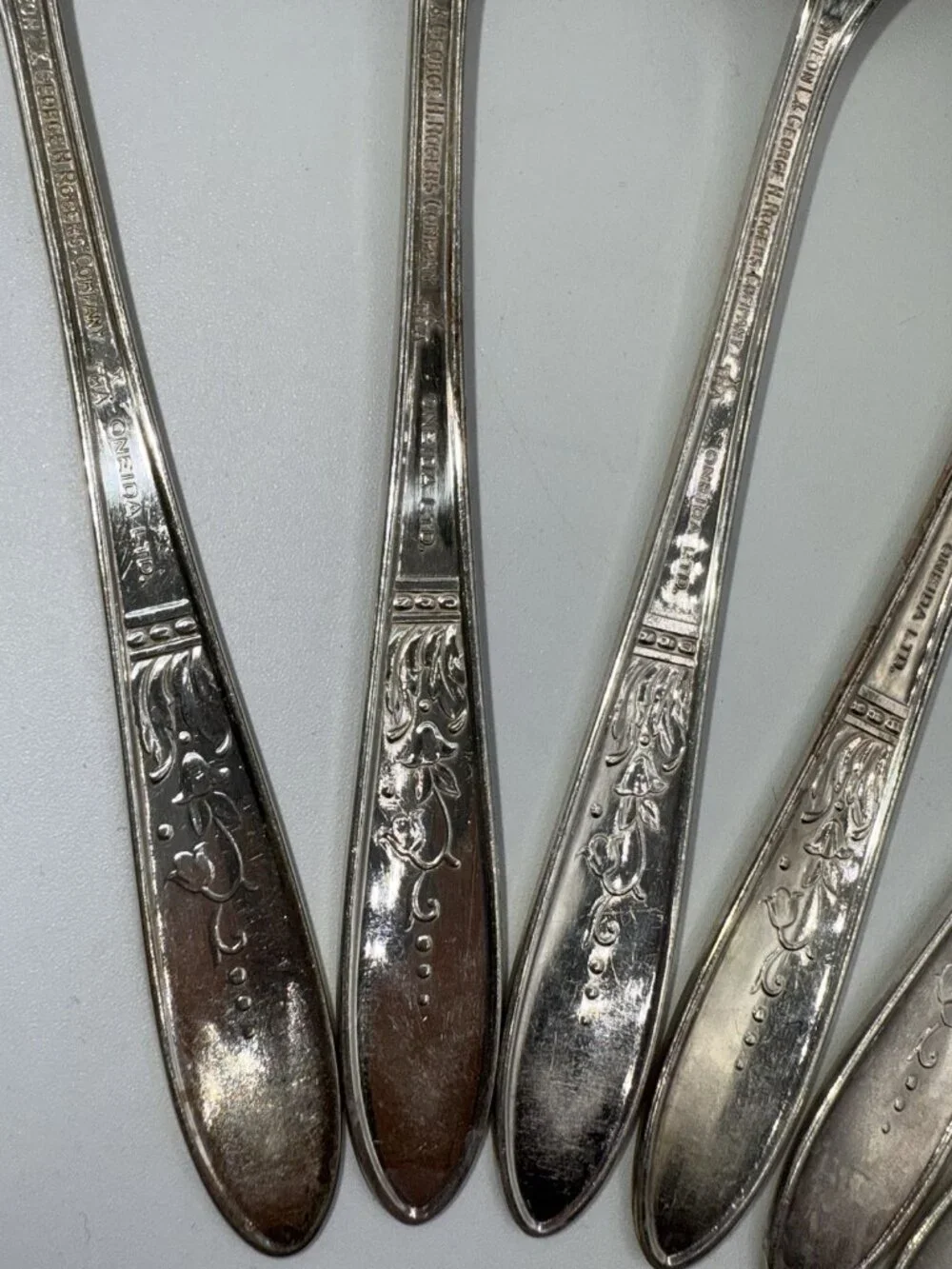 Oneida SL & GH Rogers Silverplate 1948 PRESENTATION Seven (7 ) 6” Teaspoons